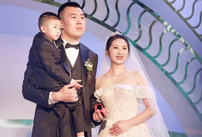 辽宁男篮被横扫出局，功勋老将韩德君或退役回归家庭