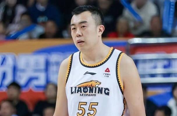 辽宁男篮被横扫出局，功勋老将韩德君或退役回归家庭