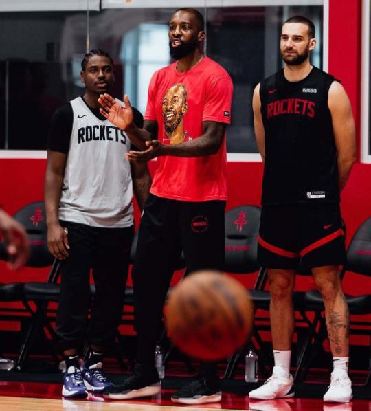 5月2号NBA季后赛赛况：掘金快船3:3平，尼克斯晋级，火箭明天战勇士