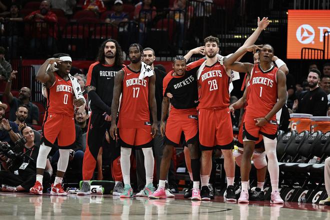 5月2号NBA季后赛赛况：掘金快船3:3平，尼克斯晋级，火箭明天战勇士