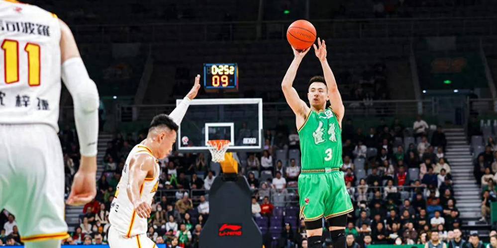 辽宁男篮比赛结束，赵继伟低头，韩德君或迎退役，未来何去何从？