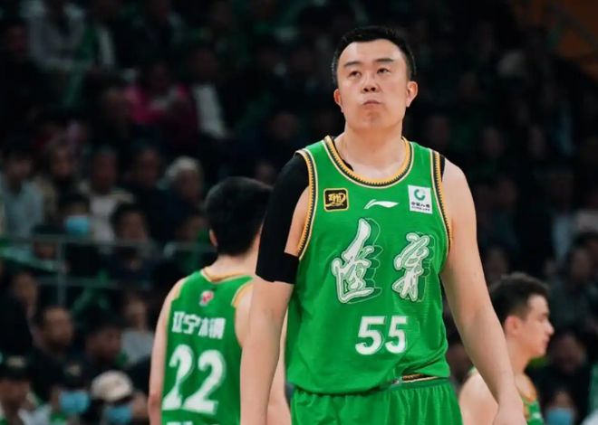 辽宁男篮比赛结束，赵继伟低头，韩德君或迎退役，未来何去何从？