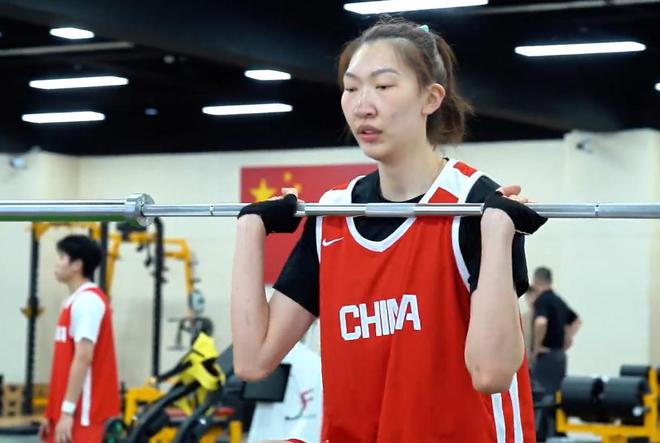 中国女篮昆明集训张子宇成焦点，特殊训练计划助力再创辉煌