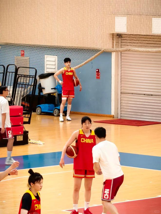 中国女篮昆明集训张子宇成焦点，特殊训练计划助力再创辉煌
