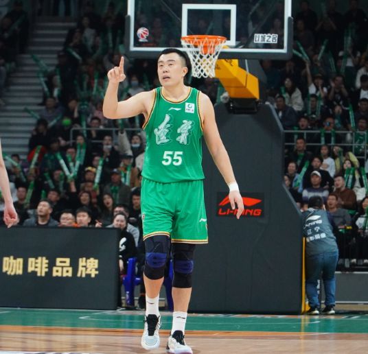 北京时间5月1日辽宁二老面临退役抉择，曾4夺总冠军今竞技下滑