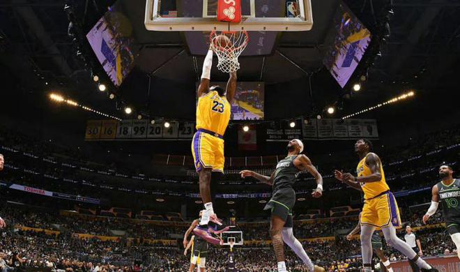 湖人季后赛首轮出局后，詹姆斯是否再战NBA引热议