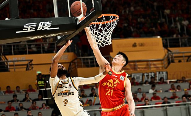 广厦季后赛遇真正困难是青岛，胡金秋爆发助其胜辽宁