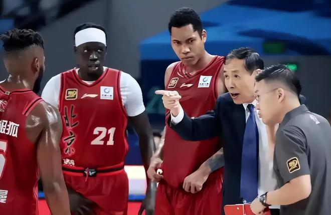 CBA 半决赛 G2 山西主场对阵北京：曾凡博受伤判罚引轩然大波