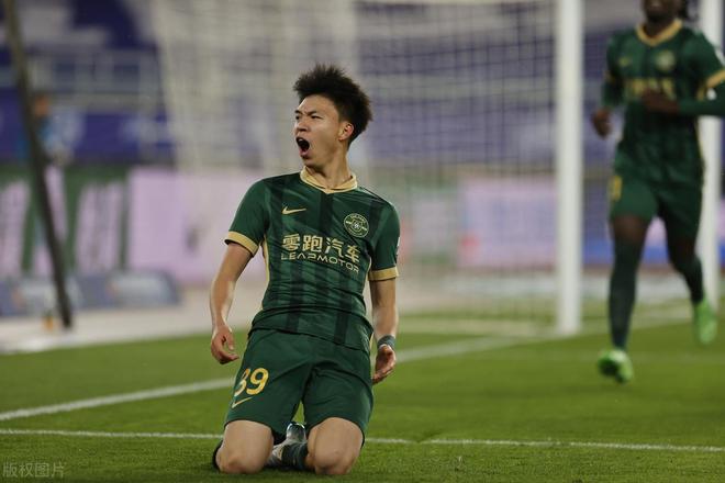 06 年龄段头牌王钰栋中超崭露头角，18 岁坐稳主力成罕见存在