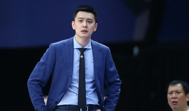 辽宁男篮出局引热议！杨鸣发声原因及小刘总操作遭口诛笔伐
