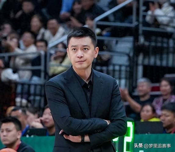 辽宁男篮出局引热议！杨鸣发声原因及小刘总操作遭口诛笔伐