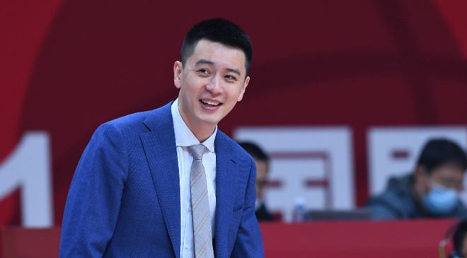 辽宁男篮出局引热议！杨鸣发声原因及小刘总操作遭口诛笔伐