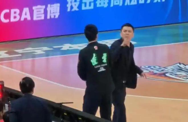 CBA 半决赛 G3 辽宁主场遭横扫，场外闹剧引关注