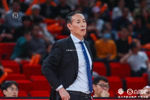 CBA 季后赛半决赛 G3 北京横扫晋级，许利民带队获突破引点评