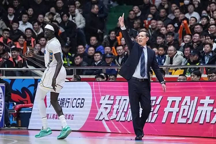 CBA 季后赛半决赛 G3 北京横扫晋级，许利民带队获突破引点评