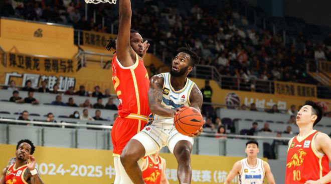 CBA季后赛：广厦和北京同3-0横扫晋级，谁难度与含金量更高？