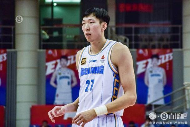 北京男篮3-0横扫山西会师CBA总决赛，周琦谈眼伤及赛场表现