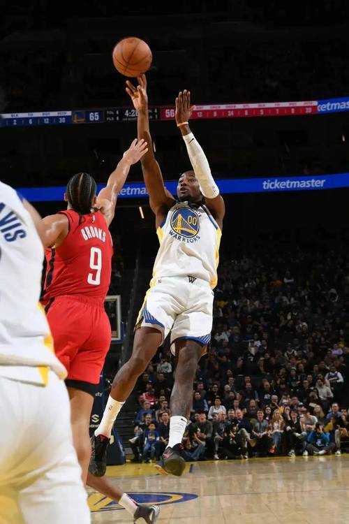 NBA 季后赛 G6 火勇大战：火箭盼提速，勇士欲拖入阵地战