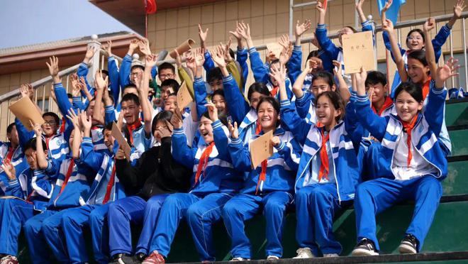 4月30日奔跑吧·少年2025年阿克苏地区第二届中小学生运动会足球赛决赛圆满收官