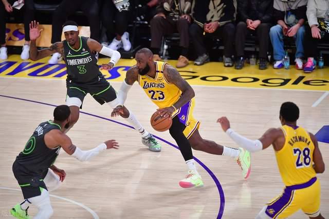 5月3日NBA季后赛：湖人首轮1-4被森林狼淘汰，詹姆斯受伤
