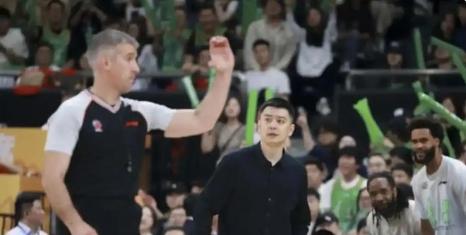 保加利亚裁判普罗佐夫吹罚 CBA 季后赛引热议，是克星还是三流裁判？