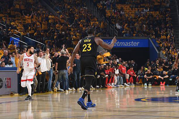 NBA 季后赛火箭胜勇士扳平比分，追梦格林表现糟糕