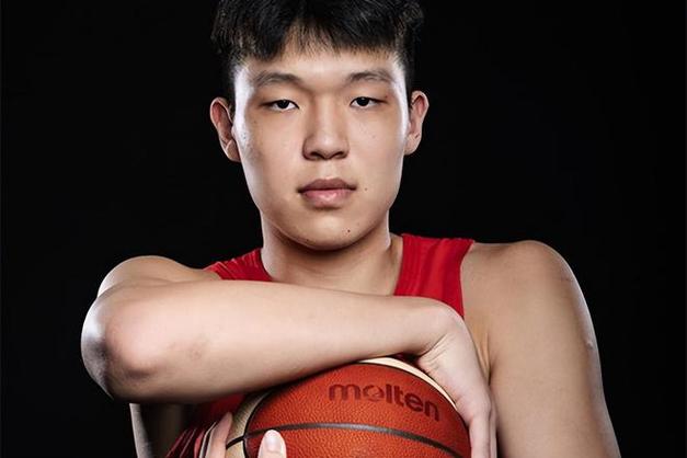 杨瀚森启程赴美特训并参加G联赛选拔及联合试训，力争更多曝光