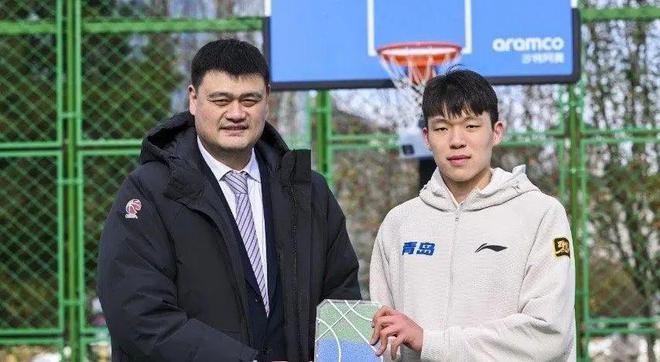 杨瀚森启程赴美特训并参加G联赛选拔及联合试训，力争更多曝光