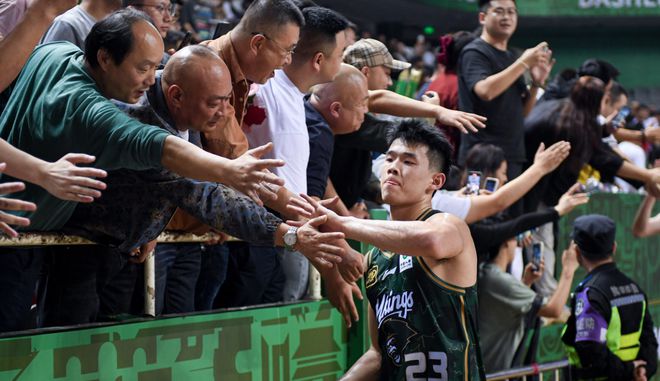 林葳赴美特训准备NBA选秀，进选概率极低且行程安排复杂