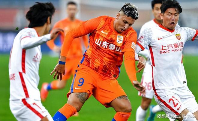 上轮中超海港1-2负国安 吾米提江骨折重伤令人揪心