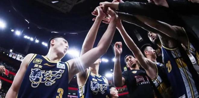 5月3日CBA总决赛激战正酣，广东队季后赛历程及外援配置回顾