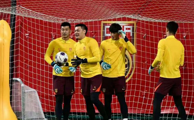 国足18强赛生死战在即，下月王大雷或让出首发门将之位