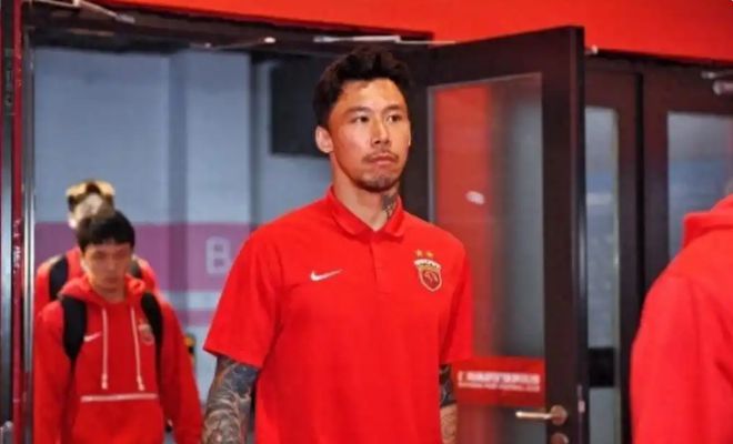 卫冕冠军上港男足本赛季表现不佳，颜骏凌受伤吾米提江又添新伤
