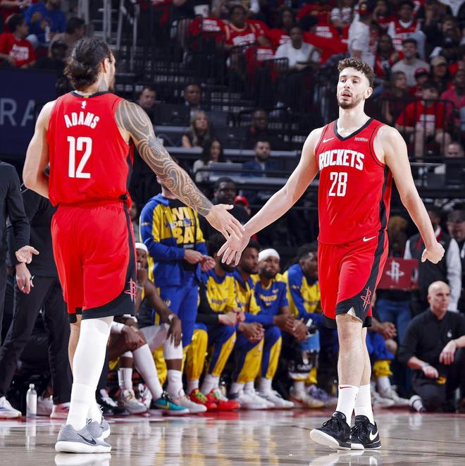 NBA 常规赛：火箭队三分命中率中下游，依赖程度今不如昔