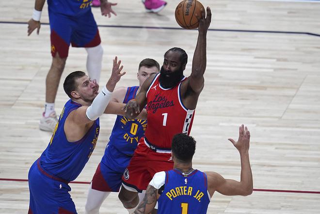 NBA 季后赛：掘金主场大胜快船 4-3 险胜晋级将战雷霆