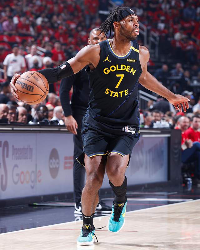 北京时间5月5日NBA首轮抢七大战：火箭主场对阵勇士赛况