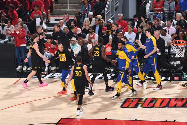 北京时间5月5日NBA首轮抢七大战：火箭主场对阵勇士赛况