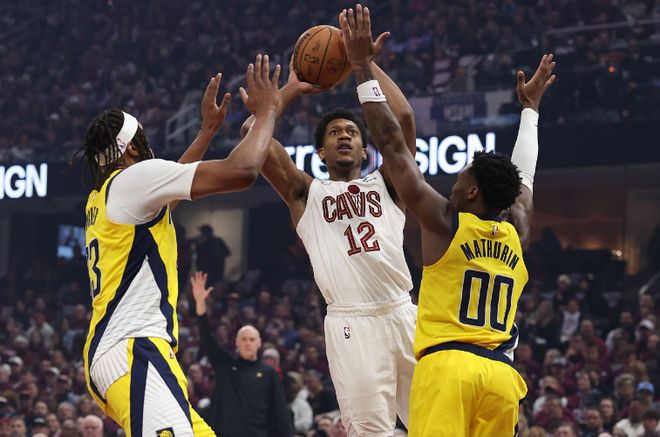 NBA东部半决赛：步行者胜骑士先拔头筹，德安德烈-亨特表现不错