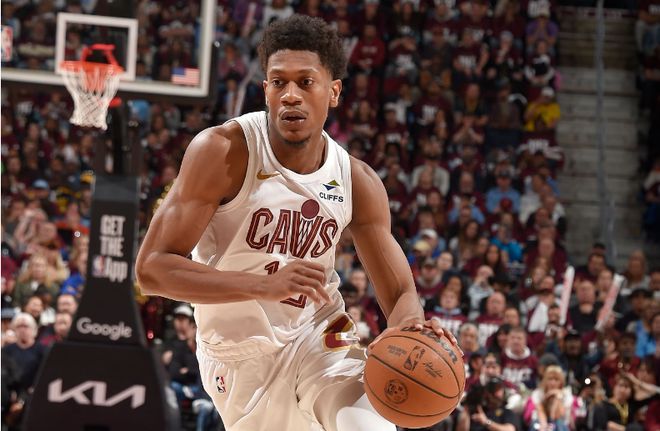 NBA东部半决赛：步行者胜骑士先拔头筹，德安德烈-亨特表现不错