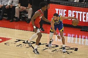 NBA 季后赛首轮：勇士 4-3 晋级，火箭虽篮板罚球占优仍败北