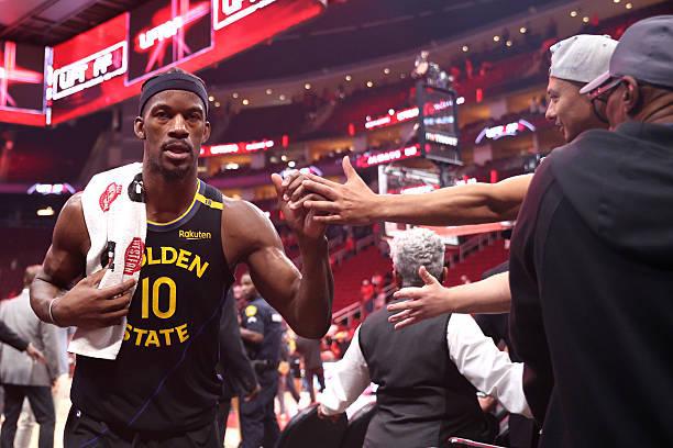 NBA 季后赛金州勇士胜火箭，吉米 - 巴特勒准三双成中流砥柱