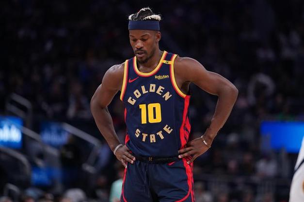 NBA 季后赛金州勇士胜火箭，吉米 - 巴特勒准三双成中流砥柱