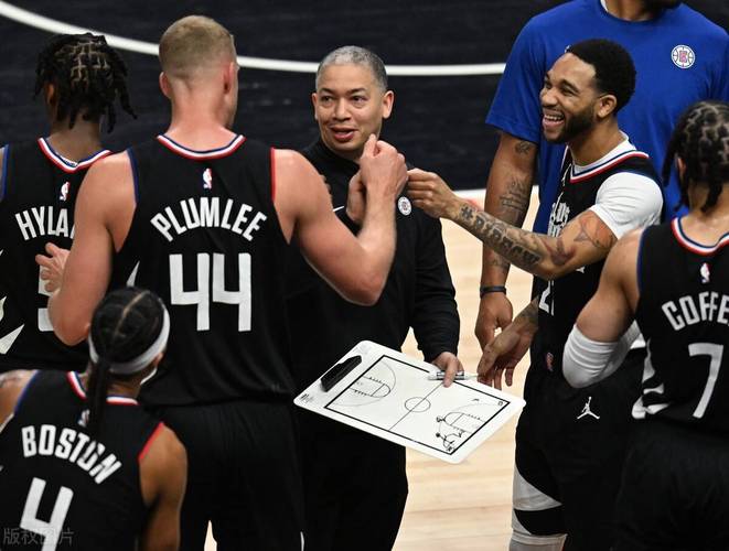 5 月初 NBA 季后赛首轮结束，快船队表现令人失望或迎重组