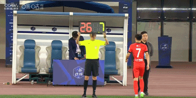 中超第11轮武汉三镇0-2负上海海港，老将神勇外援浪费机会