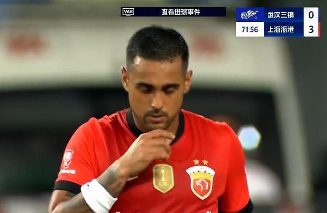 中超第11轮武汉三镇0-2负上海海港，老将神勇外援浪费机会