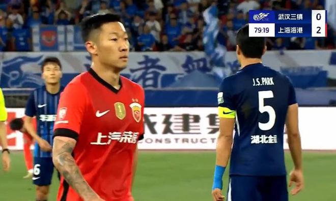 中超第11轮武汉三镇0-2负上海海港，老将神勇外援浪费机会
