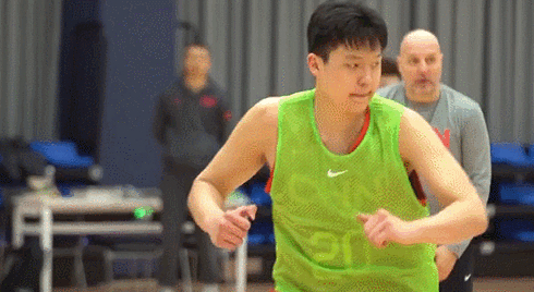 聚焦杨瀚森NBA选秀动态，王治郅犀利点评与众不同
