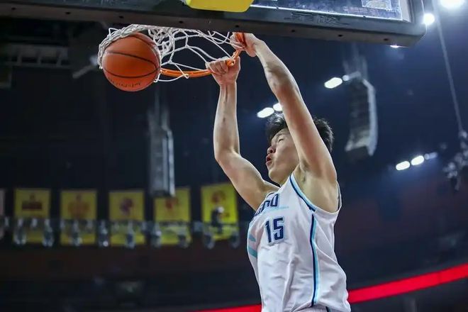 2025年5月6日中国男篮新星杨瀚森开启洛杉矶NBA选秀前特训