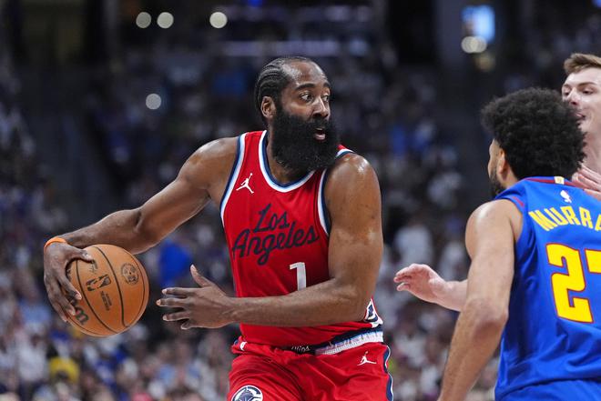 NBA 季后赛西部首轮第 7 场生死战：勇士客场挑战火箭战况激烈
