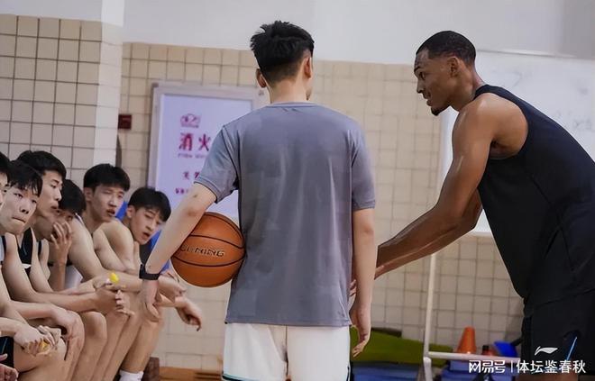 广东男篮遭淘汰后管理层调整阵容，外援贝兹利离队原因曝光